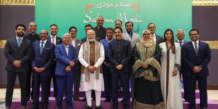 പ്രധാനമന്ത്രിയുമായി സൗദിയിൽ കൂടിക്കാഴ്ച നടത്തി പ്രവാസി ബിസിനസ് പ്രമുഖർ