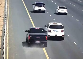 ഹാർഡ് ഷോൾഡറിൽ ഓവർടേക്ക് ചെയ്‌താൽ 1,000 ദിർഹം പിഴ, ആറ് ബ്ലാക്ക് പോയിന്റുകൾ