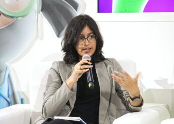 കുട്ടികളുടെ വായനോത്സവത്തിൽ എഴുത്ത്ജീവിതത്തെകുറിച്ച് ഇതര രാജ്യക്കാർക്കൊപ്പംസംവദിച്ച്മലയാളിവിദ്യർത്ഥിനി